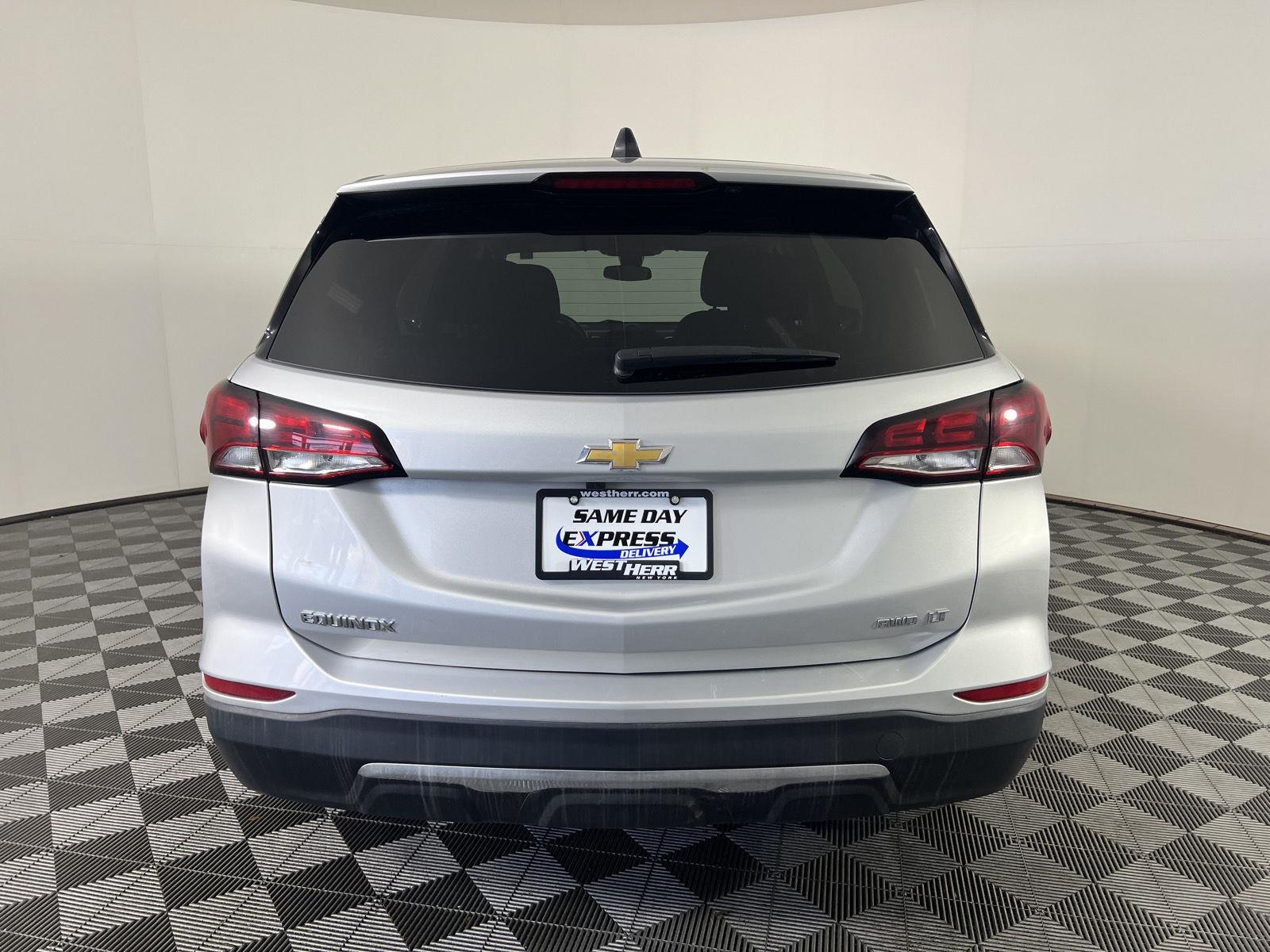 Used 2022 Silver Ice Metallic Chevrolet LT image 4
