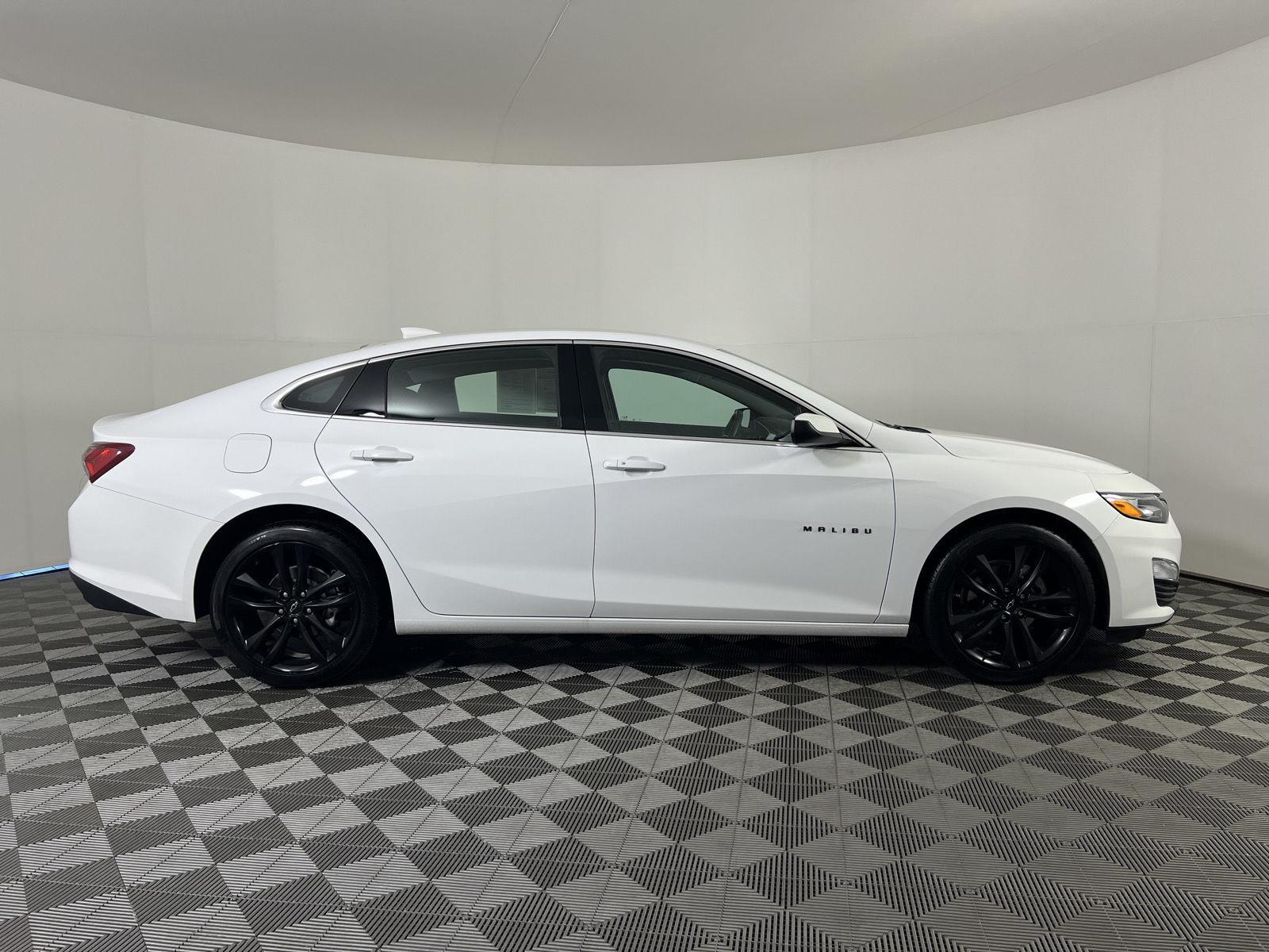 Used 2024 Summit White Chevrolet LT image 2
