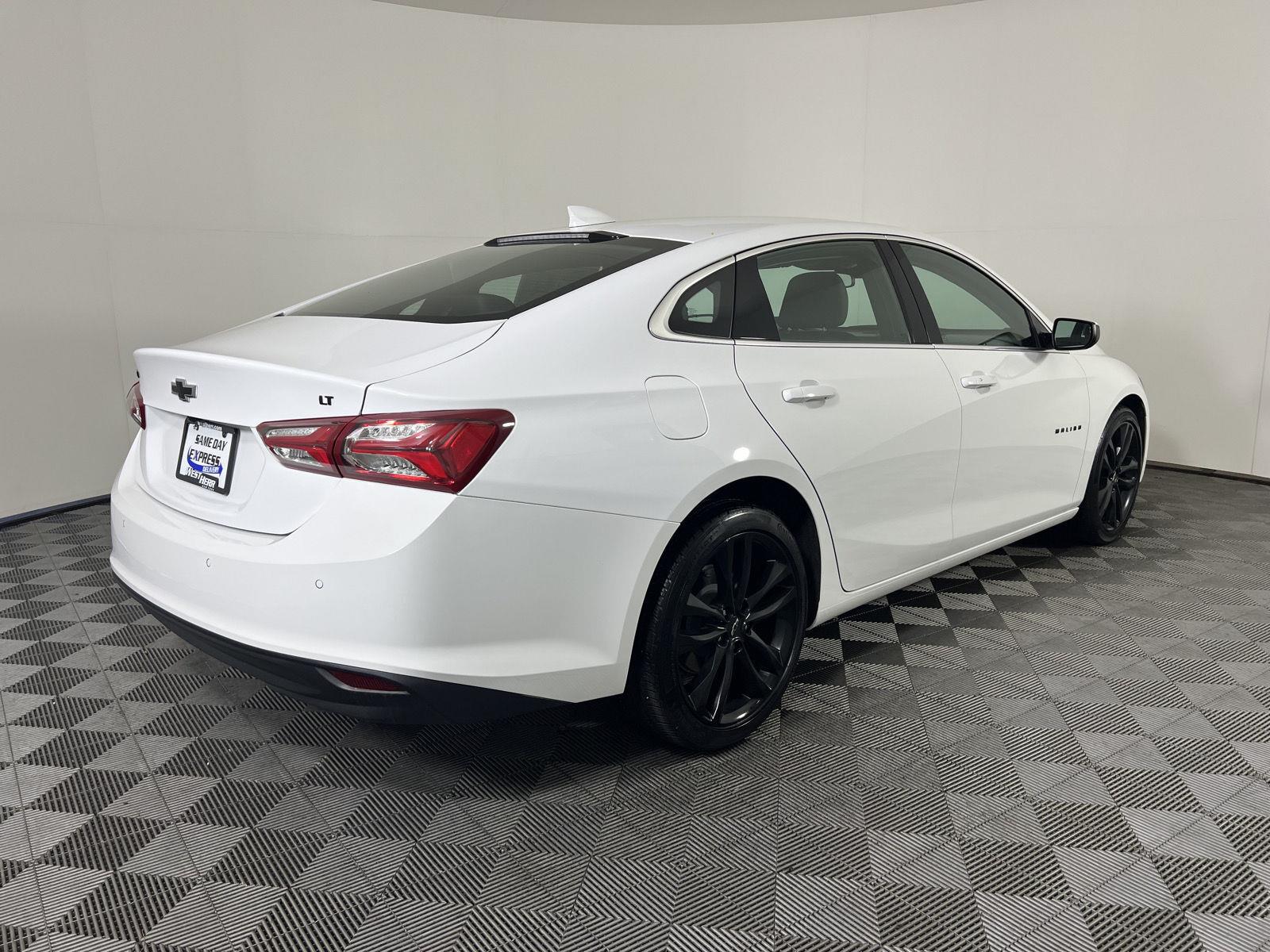 Used 2024 Summit White Chevrolet LT image 3