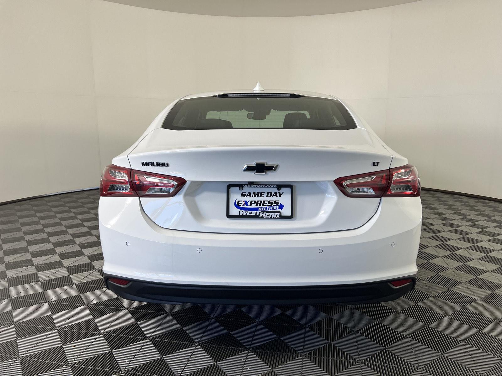 Used 2024 Summit White Chevrolet LT image 4