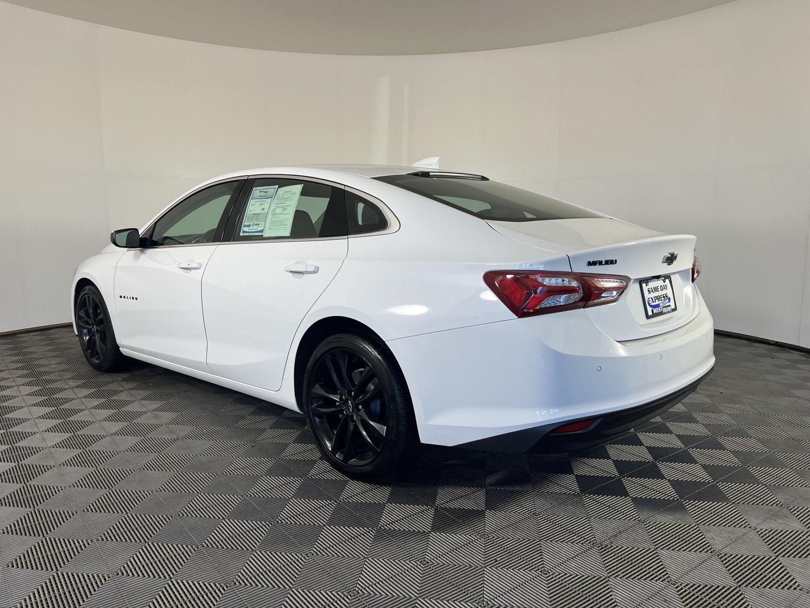 Used 2024 Summit White Chevrolet LT image 5