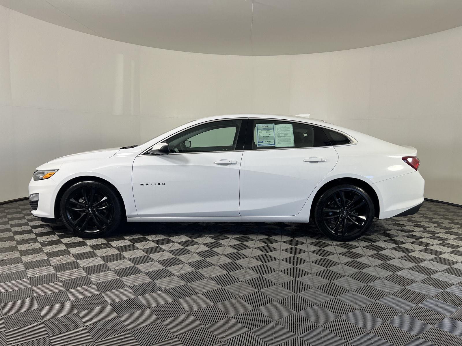 Used 2024 Summit White Chevrolet LT image 6