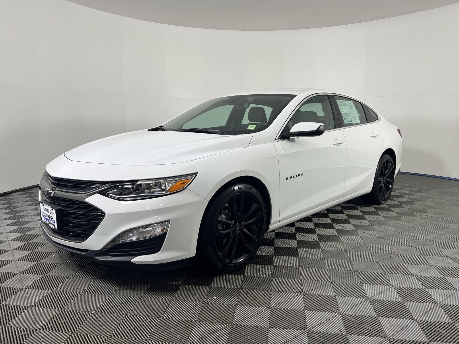 Used 2024 Summit White Chevrolet LT image 7