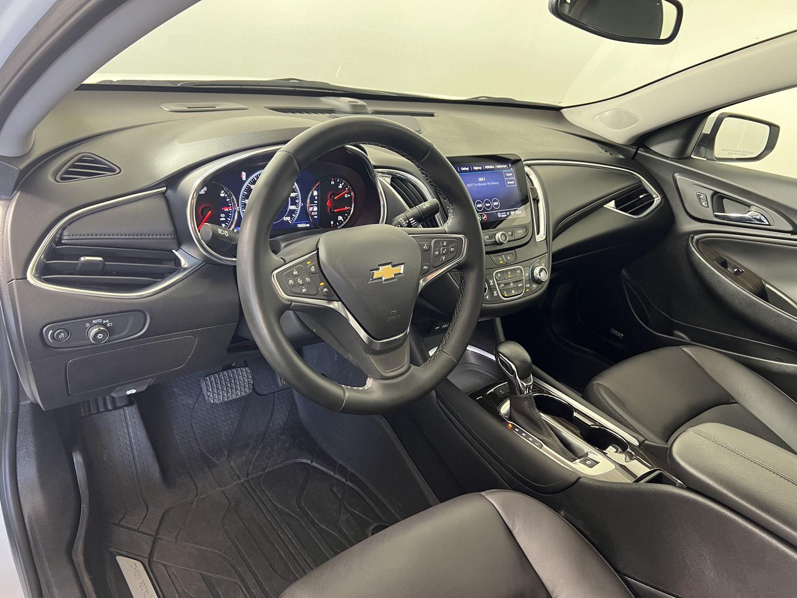 Used 2024 Summit White Chevrolet LT image 10