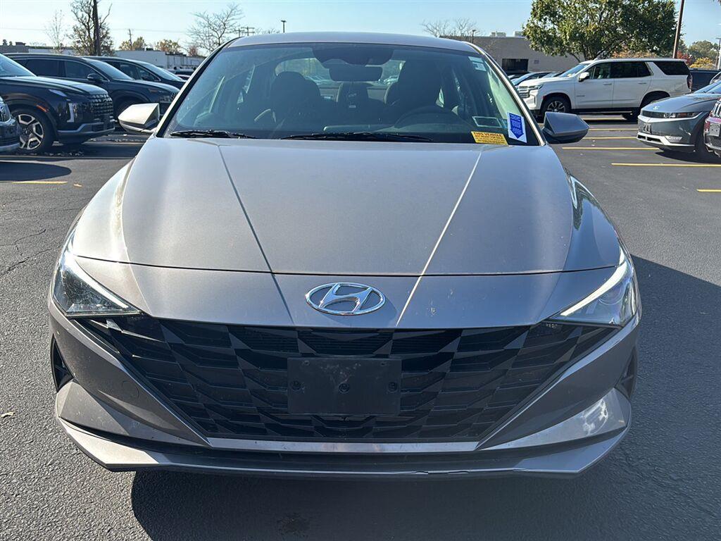 Certified Used 2023 Fluid Metal Hyundai SEL image 2