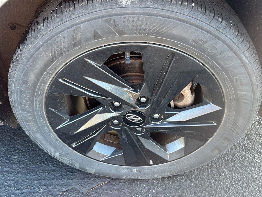 Certified Used 2023 Fluid Metal Hyundai SEL image 4
