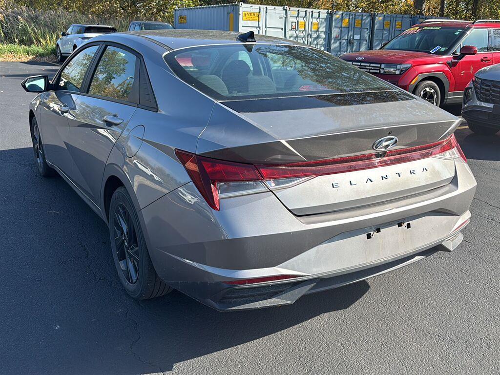 Certified Used 2023 Fluid Metal Hyundai SEL image 5