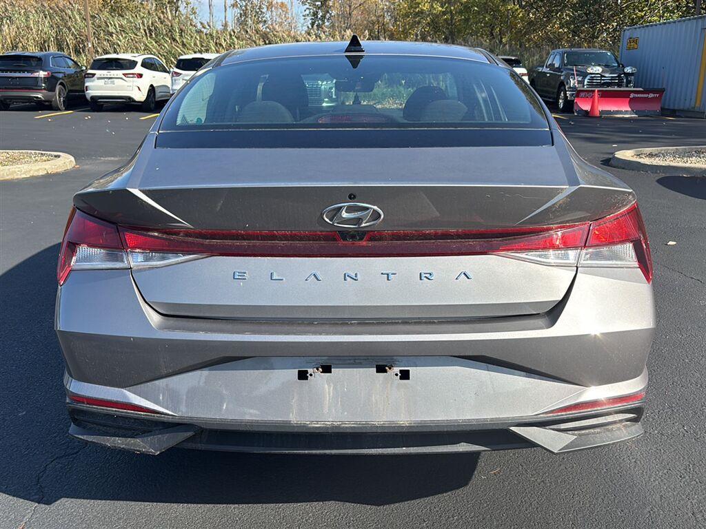 Certified Used 2023 Fluid Metal Hyundai SEL image 6