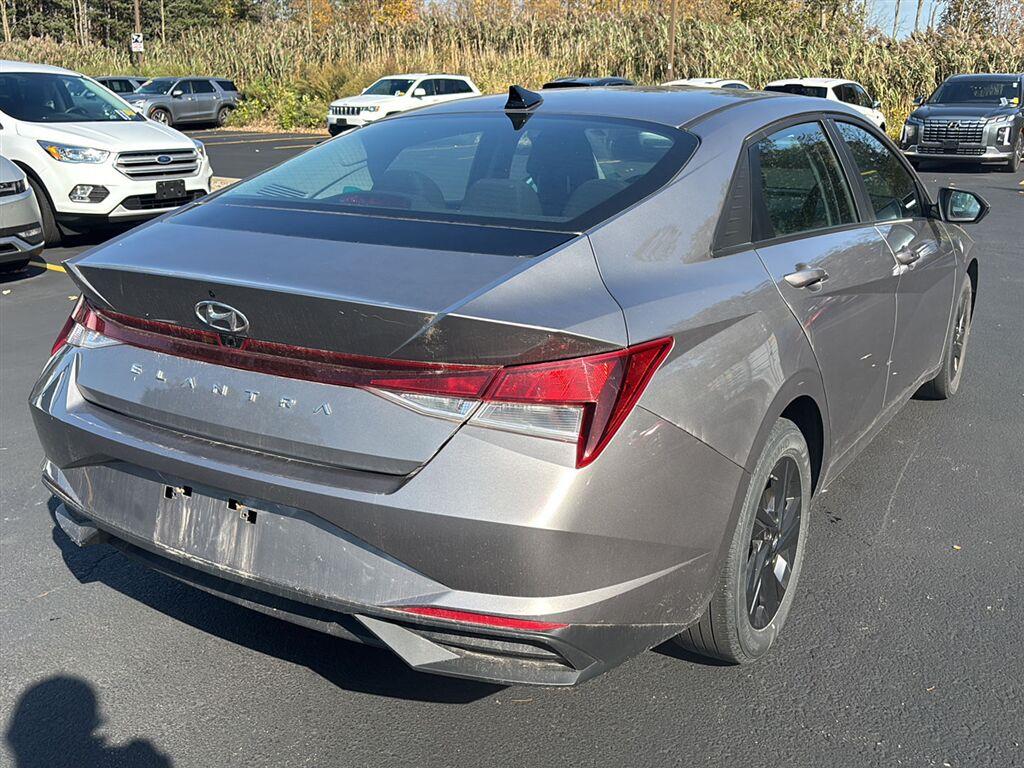 Certified Used 2023 Fluid Metal Hyundai SEL image 7