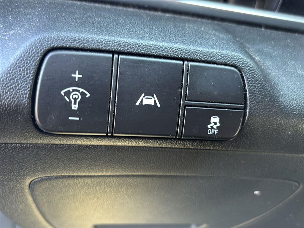 Certified Used 2023 Fluid Metal Hyundai SEL image 9