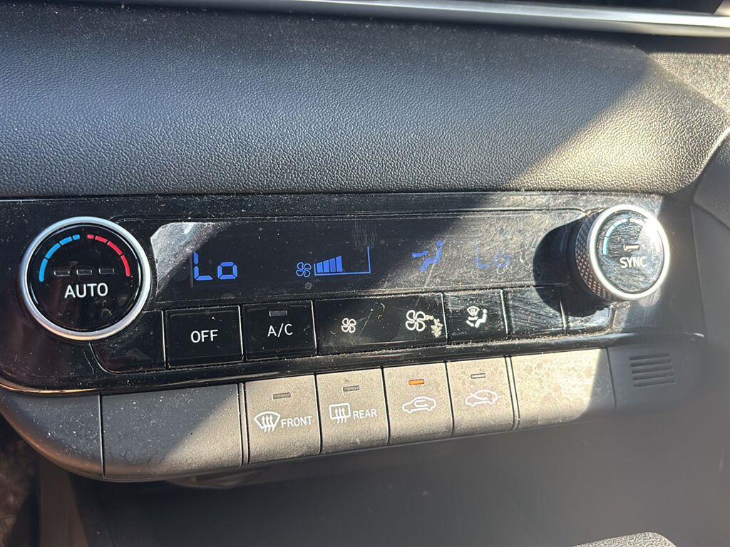 Certified Used 2023 Fluid Metal Hyundai SEL image 13