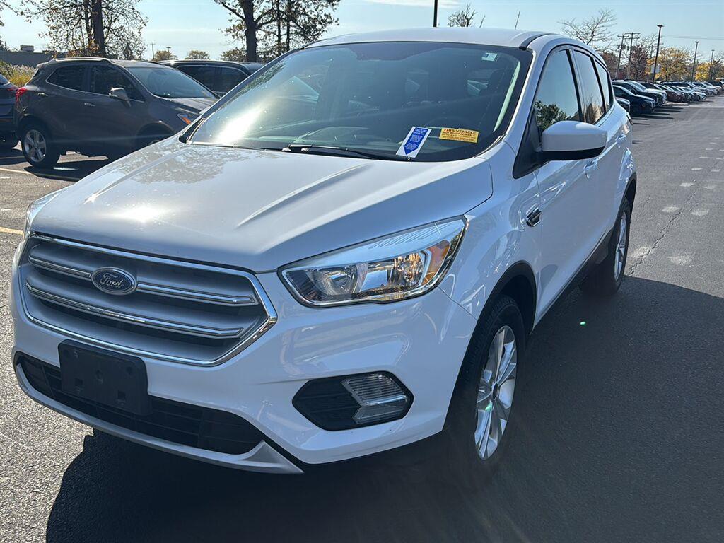 Used 2019 Oxford White Ford SE image 3