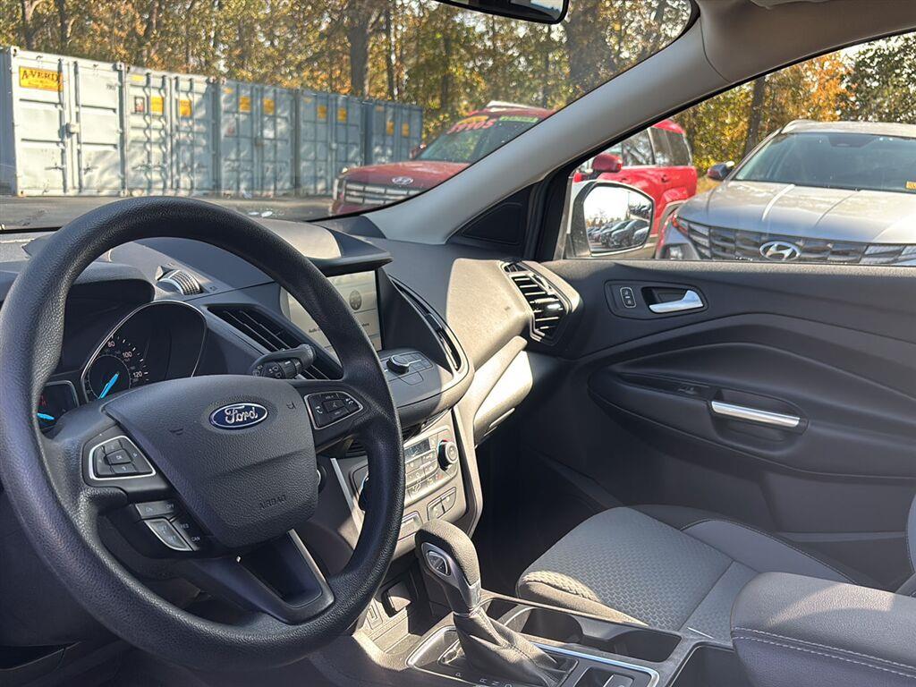 Used 2019 Oxford White Ford SE image 10