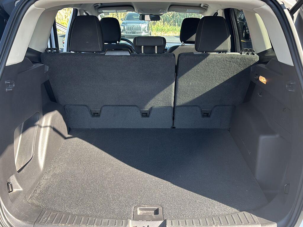 Used 2019 Oxford White Ford SE image 21