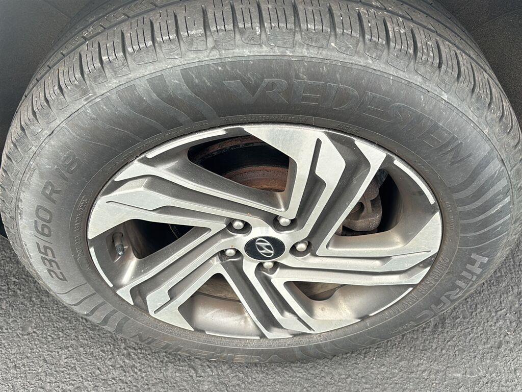 Used 2022 Quartz White Hyundai SEL image 4