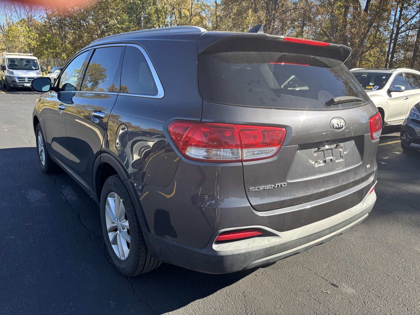 Used 2018 Platinum Graphite Kia LX image 5