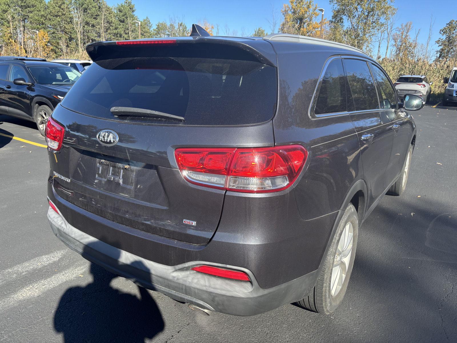 Used 2018 Platinum Graphite Kia LX image 7