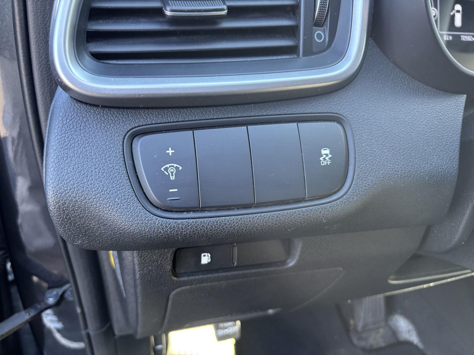 Used 2018 Platinum Graphite Kia LX image 9