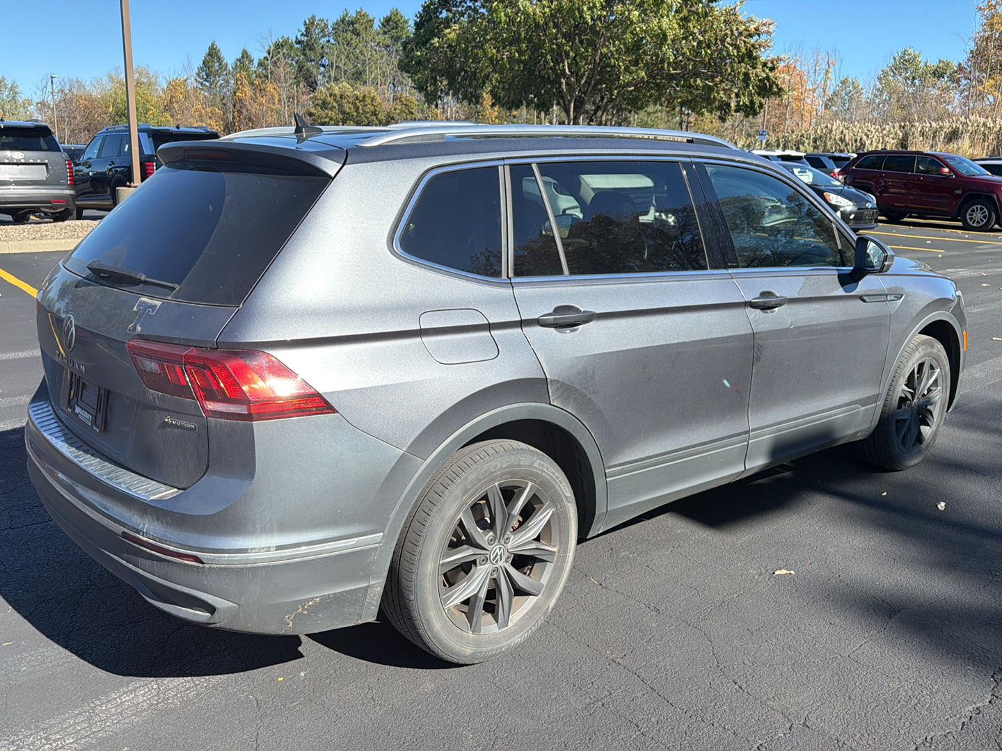 Used 2024 Platinum Gray Metallic Volkswagen SE image 4