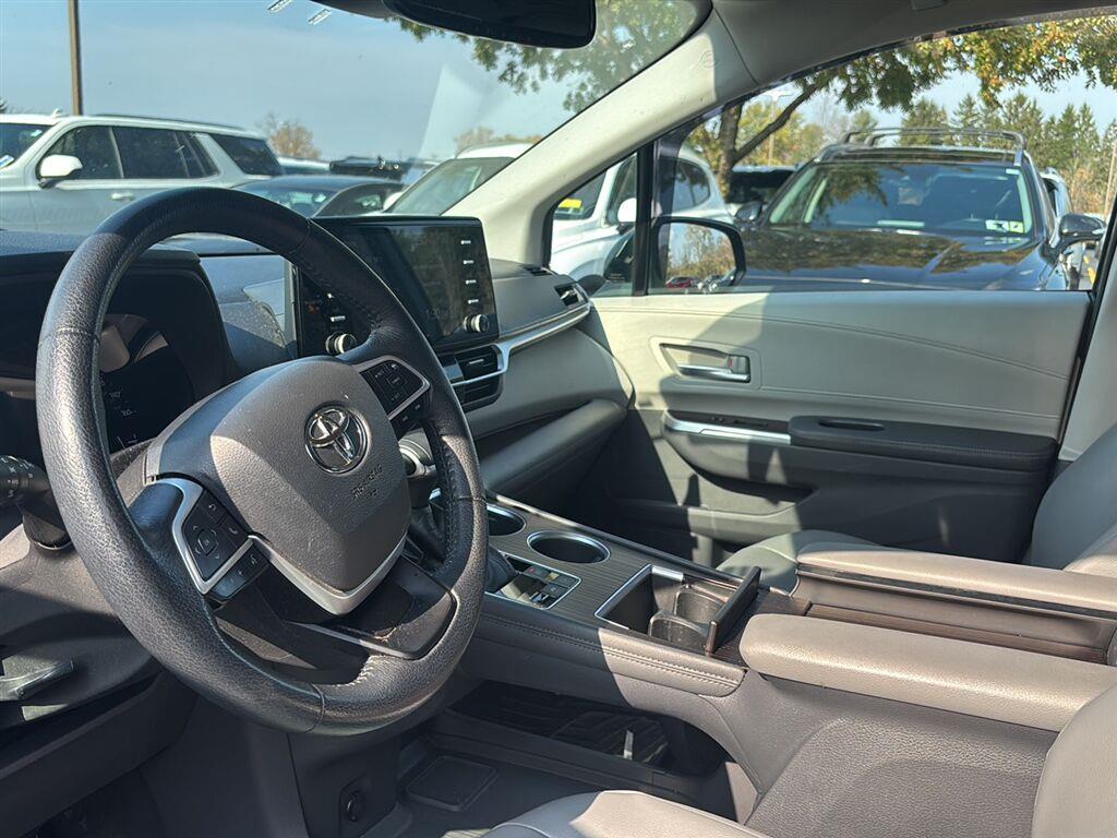 Used 2021 Cypress Toyota XLE 7-Passenger image 11