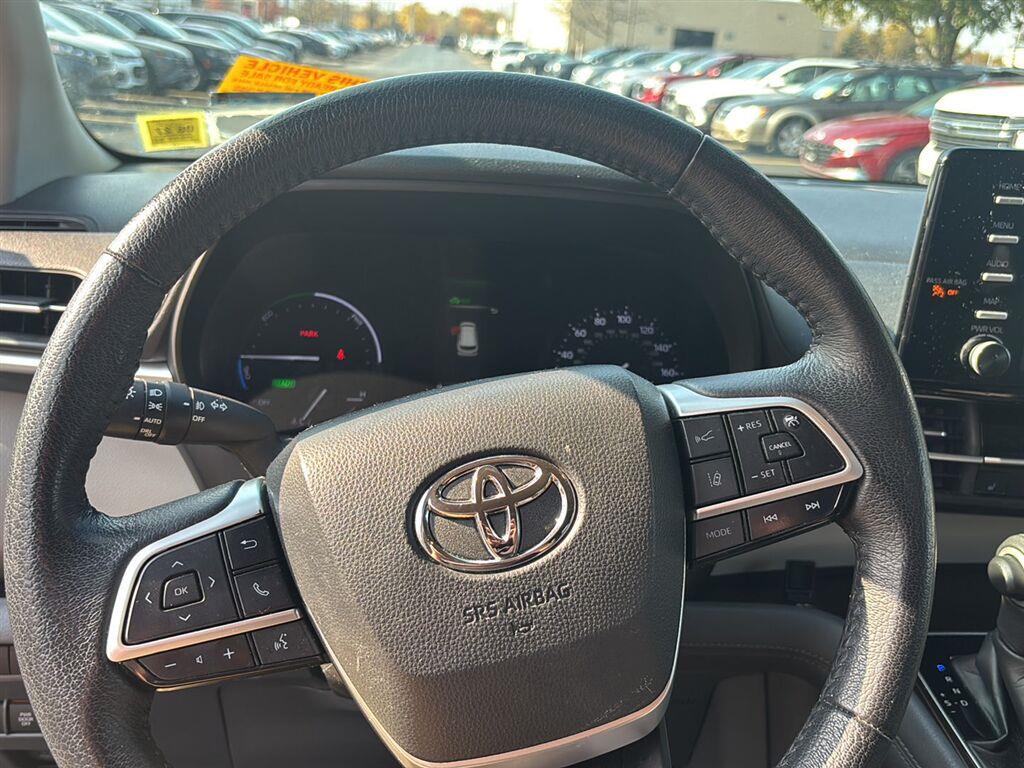 Used 2021 Cypress Toyota XLE 7-Passenger image 13