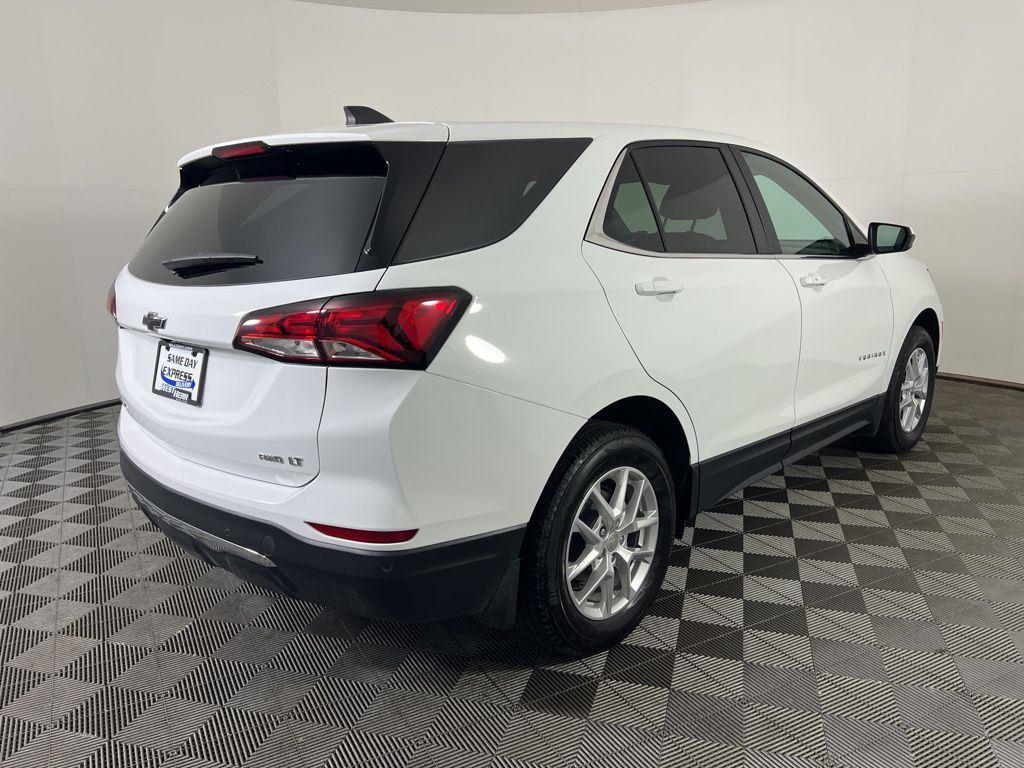Used 2024 Summit White Chevrolet LT image 4