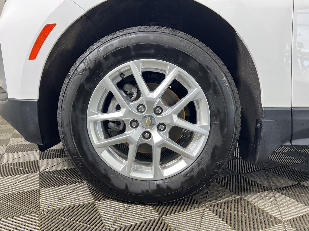 Used 2024 Summit White Chevrolet LT image 11