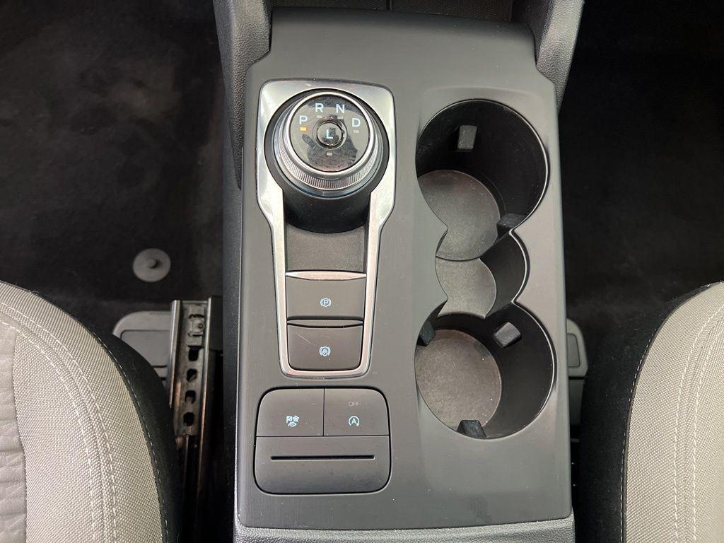 Used 2022 White Metallic Ford SE image 24