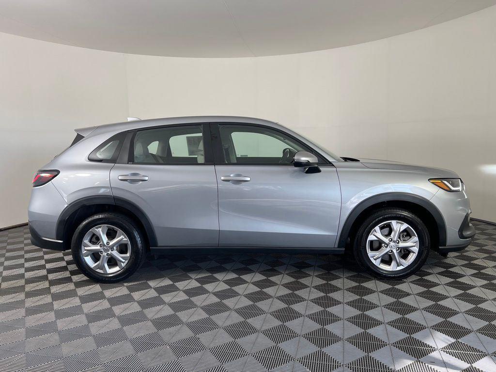 Used 2023 Lunar Silver Metallic Honda LX image 9