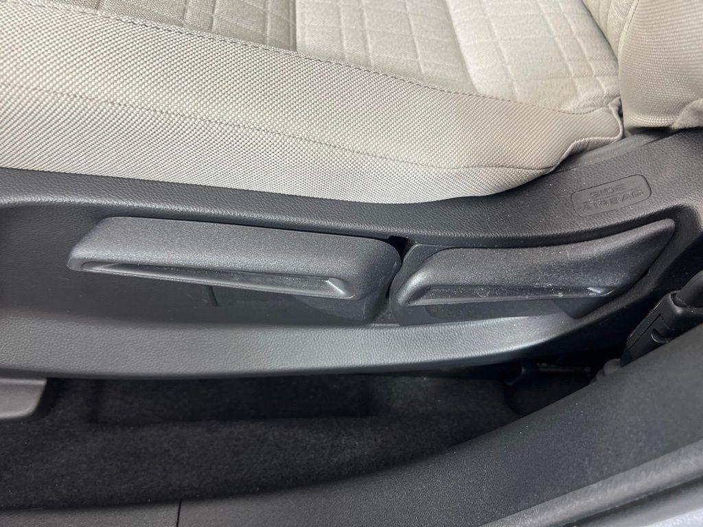 Used 2023 Lunar Silver Metallic Honda LX image 19