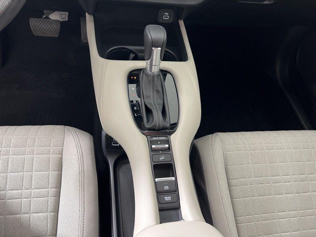 Used 2023 Lunar Silver Metallic Honda LX image 27