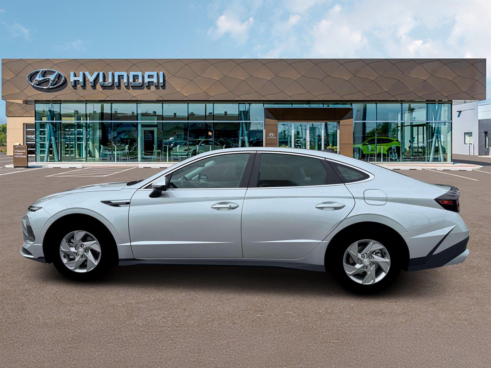 New 2026 Aero Silver Hyundai SE image 3