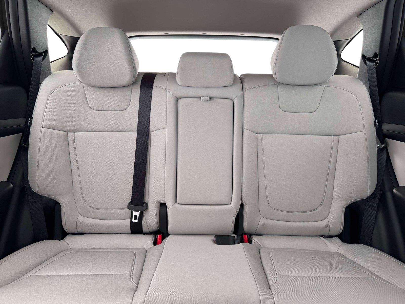 New 2026 Shimmering Silver Hyundai SEL image 16