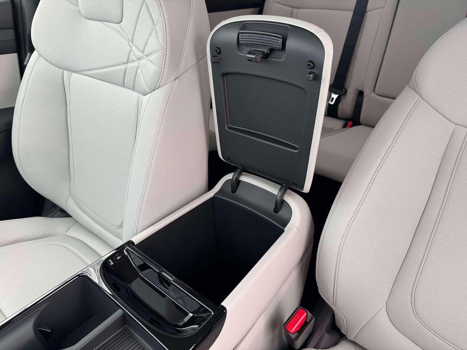 New 2026 Shimmering Silver Hyundai SEL image 18