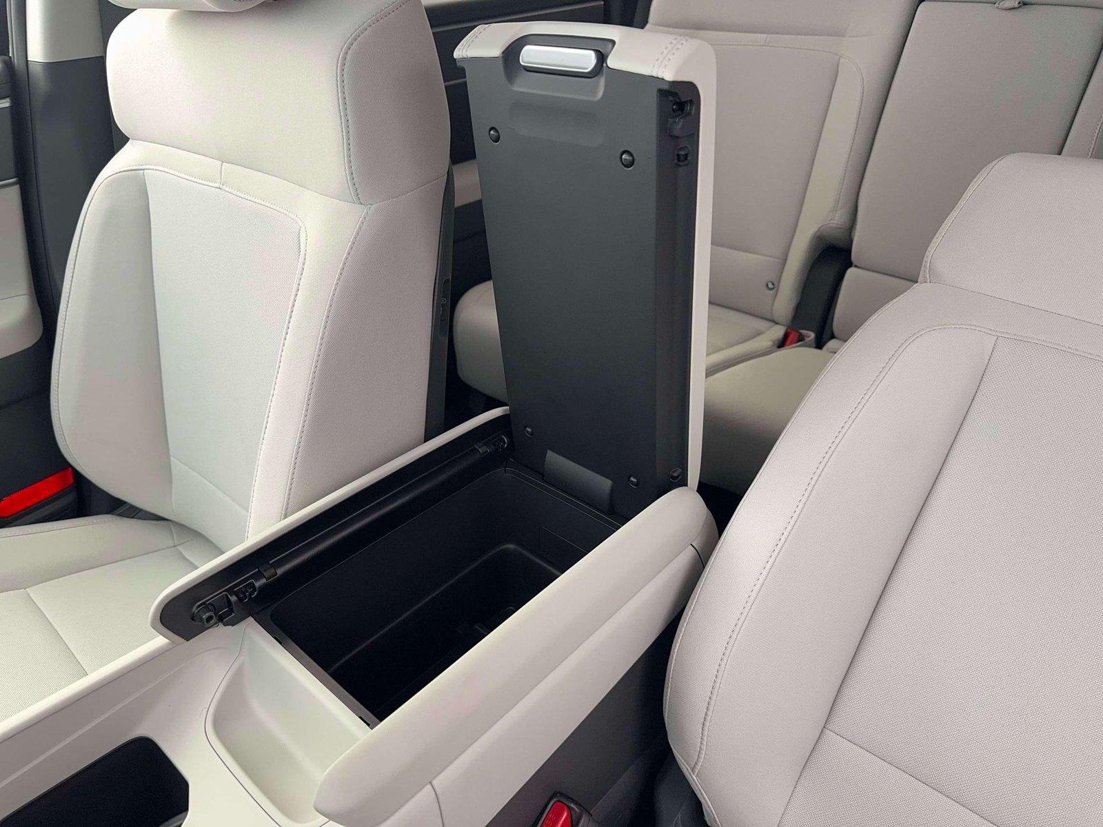 New 2026 Shimmering Silver Hyundai SE image 18
