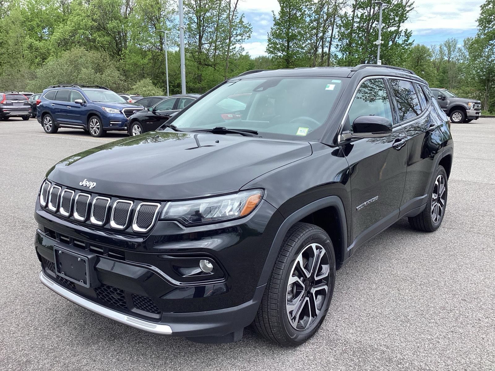 Used 2022 Diamond Black Crystal Pearlcoat Jeep Limited image 3