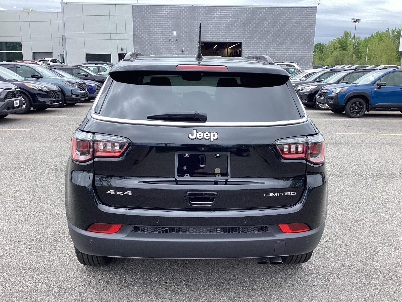 Used 2022 Diamond Black Crystal Pearlcoat Jeep Limited image 6