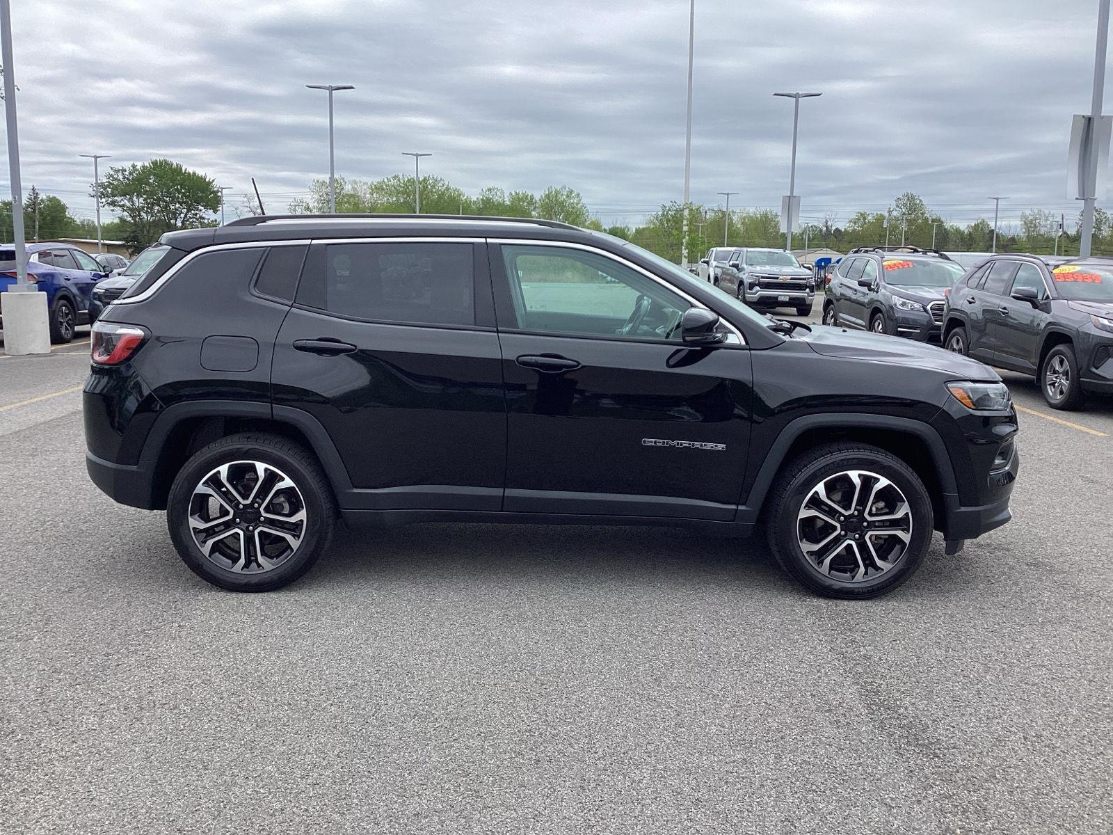 Used 2022 Diamond Black Crystal Pearlcoat Jeep Limited image 9