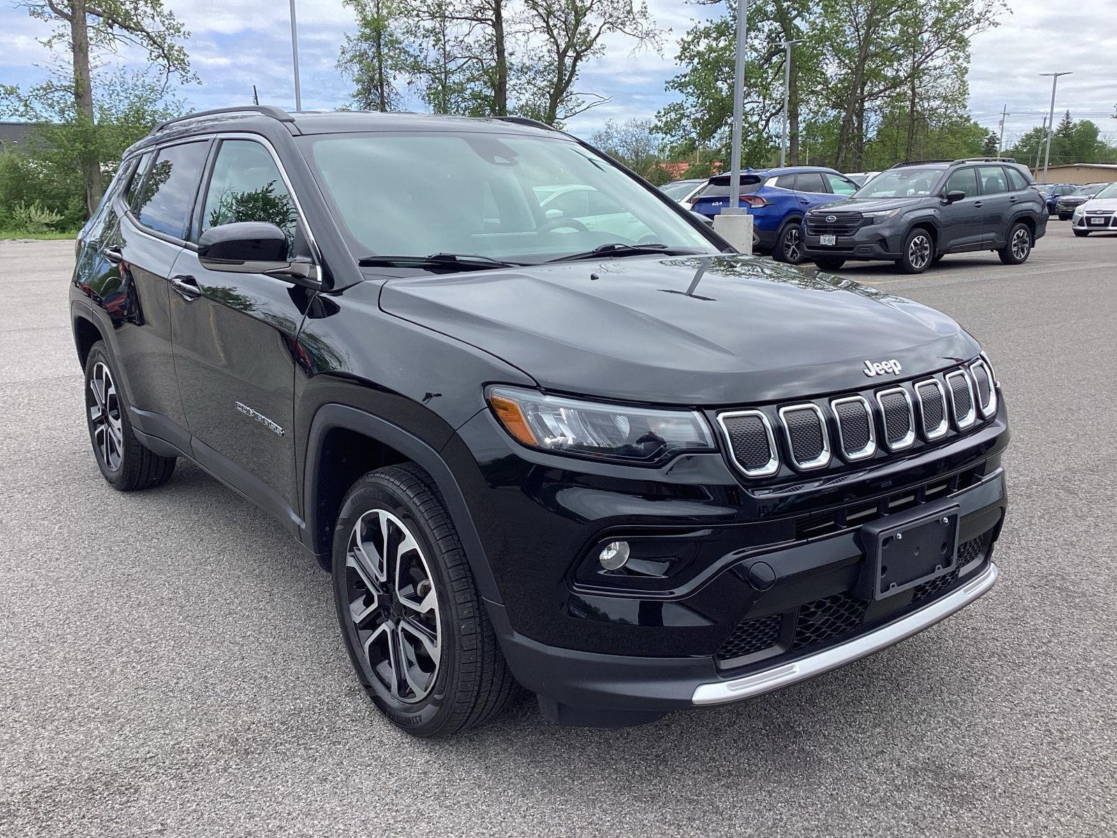 Used 2022 Diamond Black Crystal Pearlcoat Jeep Limited image 10