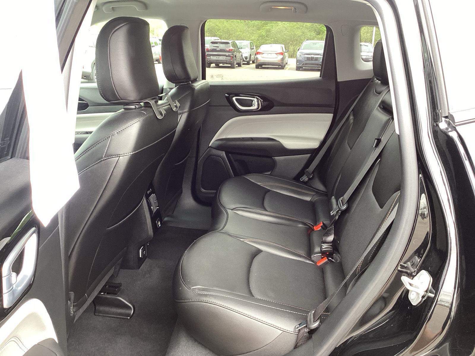 Used 2022 Diamond Black Crystal Pearlcoat Jeep Limited image 12