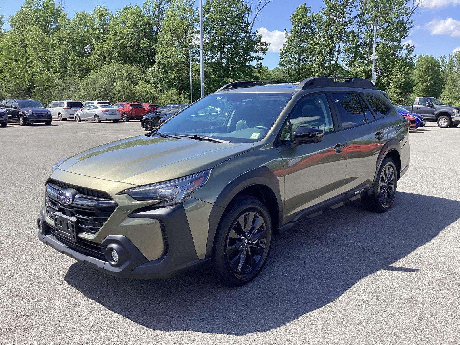 Used 2025 Autumn Green Metallic Subaru Onyx Edition image 3