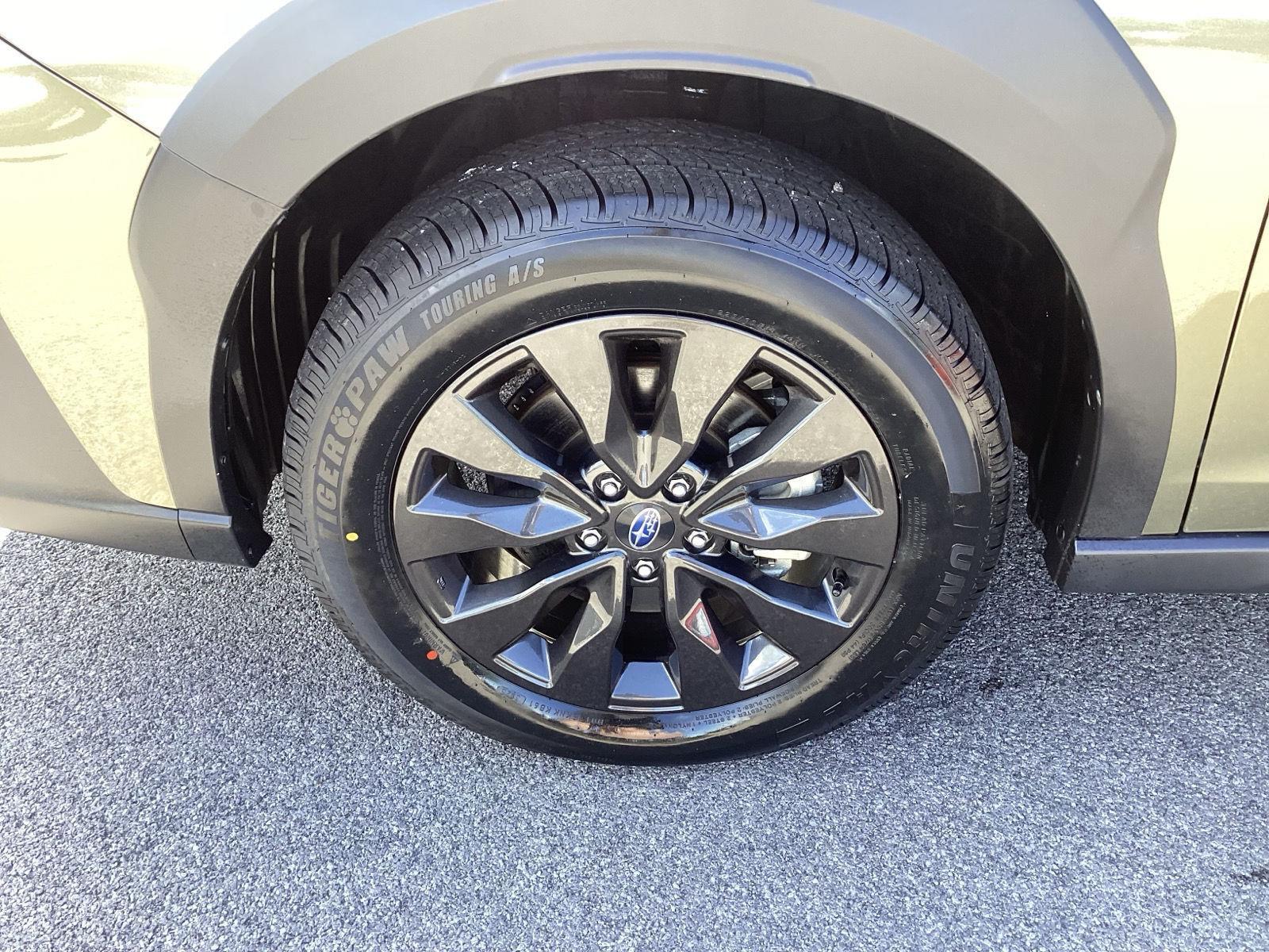 Used 2025 Autumn Green Metallic Subaru Onyx Edition image 12