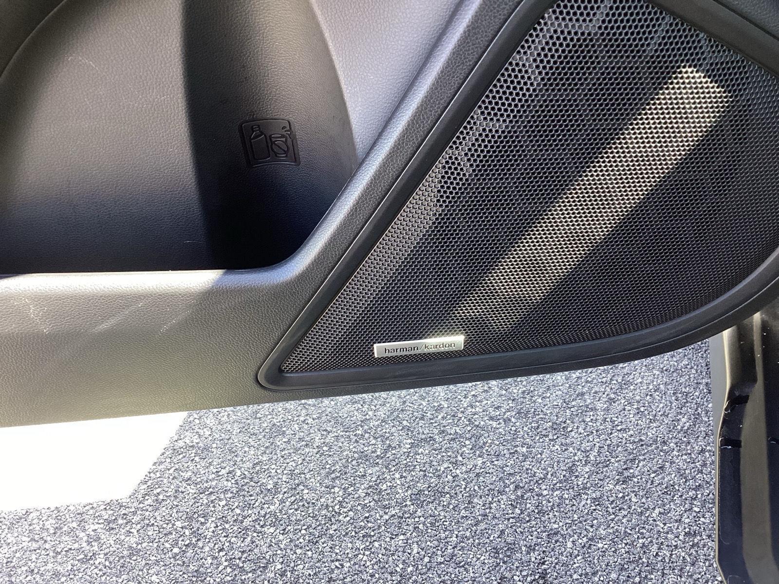 Used 2025 Autumn Green Metallic Subaru Onyx Edition image 16