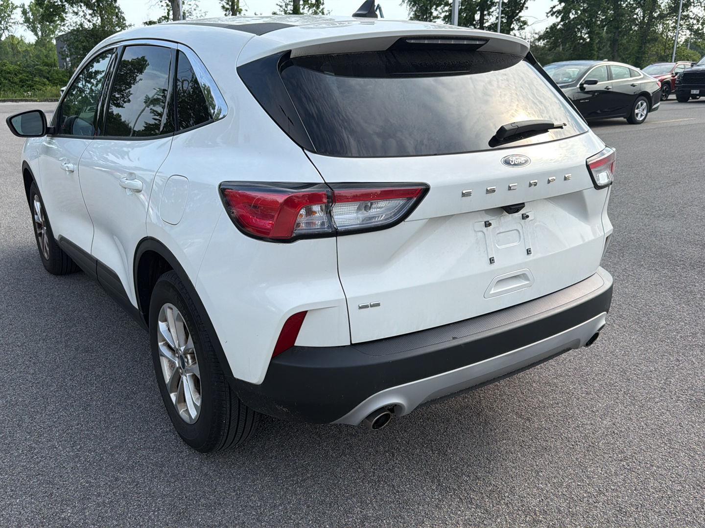 Used 2022 Star White Metallic Tri-Coat Ford SE image 6