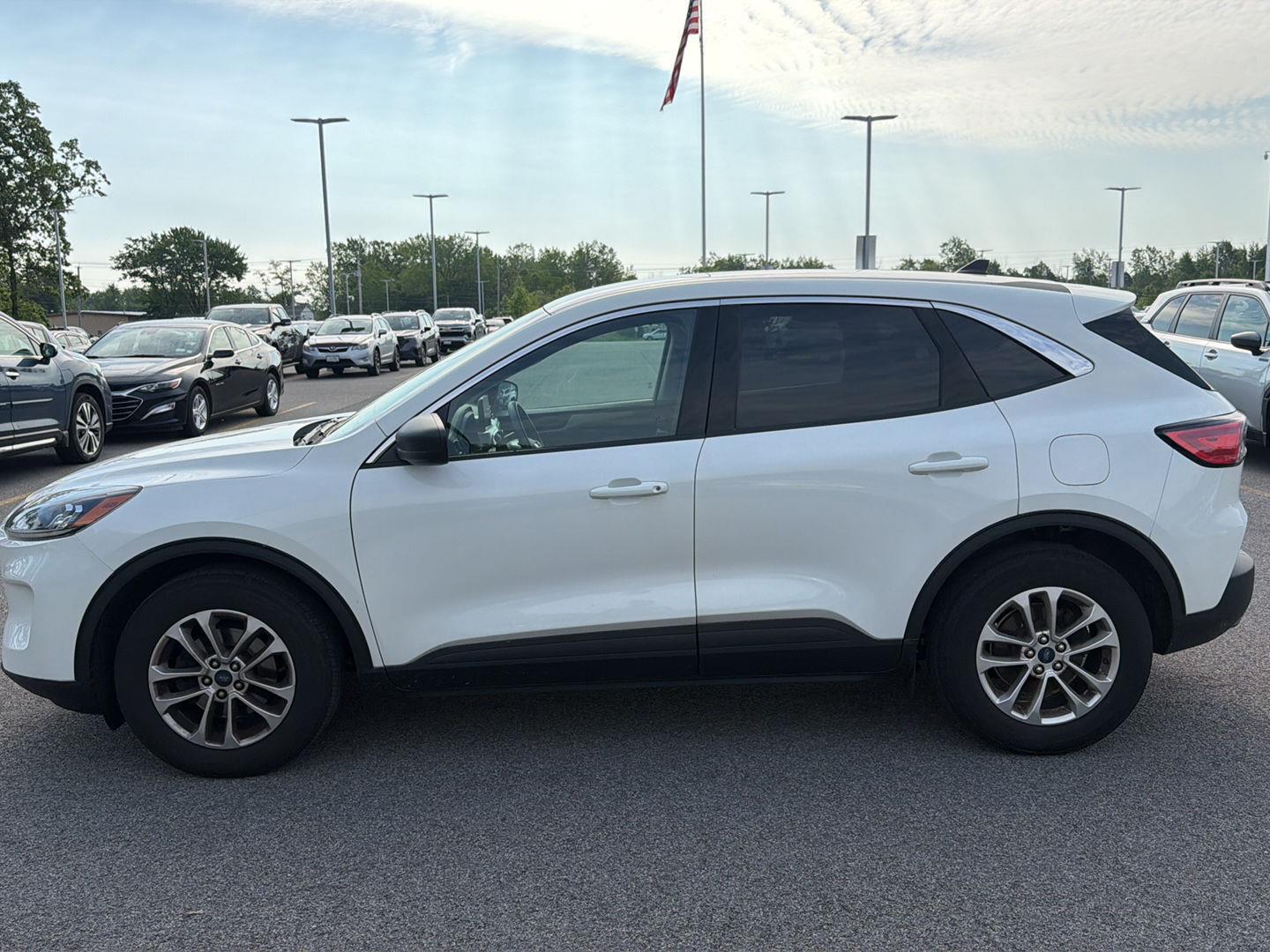 Used 2022 Star White Metallic Tri-Coat Ford SE image 7