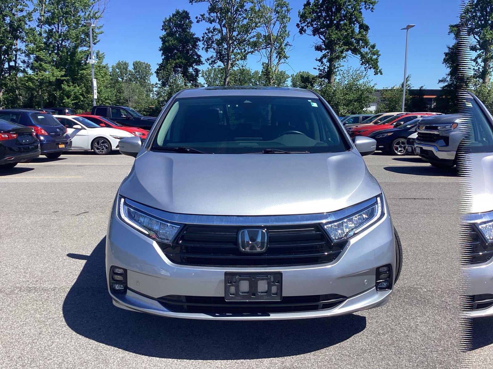 Used 2021 Lunar Silver Metallic Honda Touring image 2