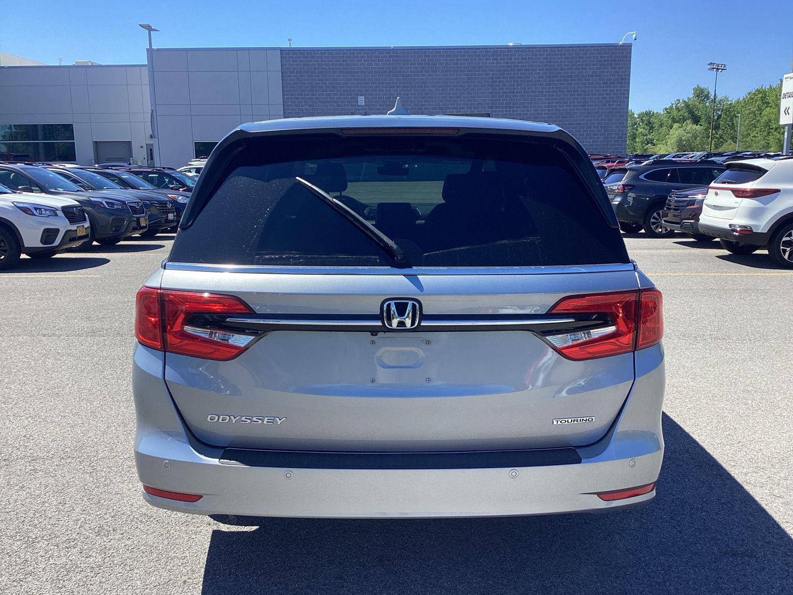Used 2021 Lunar Silver Metallic Honda Touring image 6