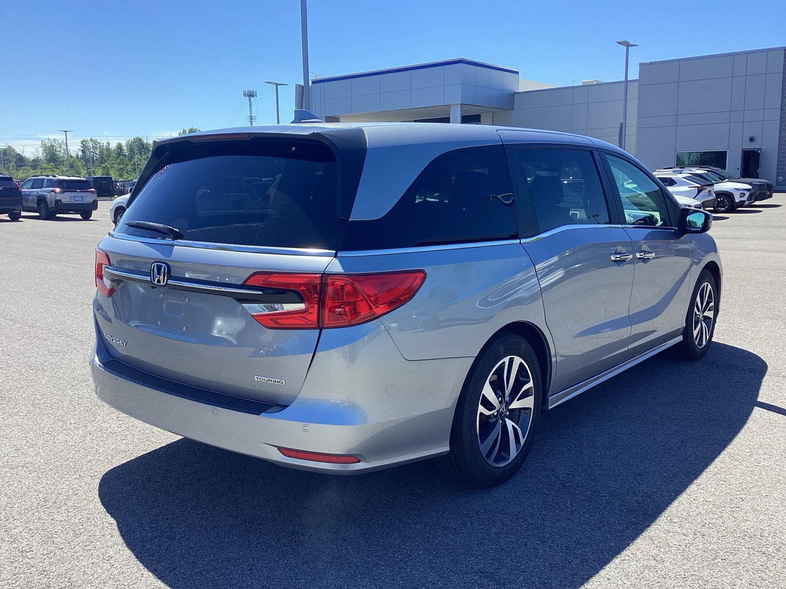Used 2021 Lunar Silver Metallic Honda Touring image 9