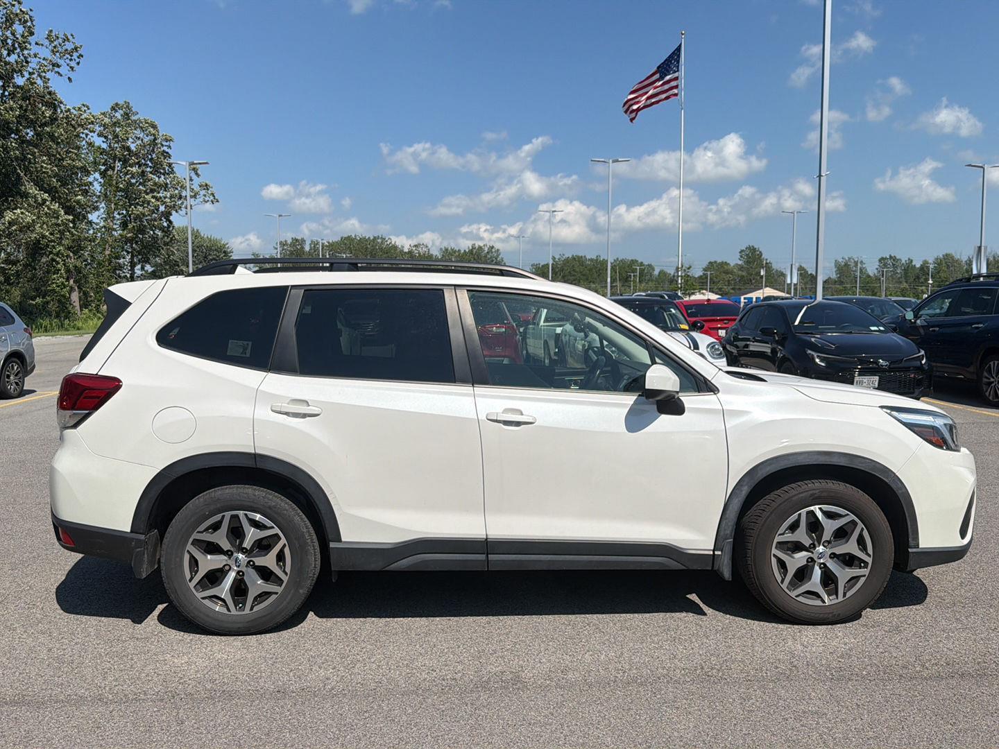 Used 2021 Crystal White Pearl Subaru Premium image 3