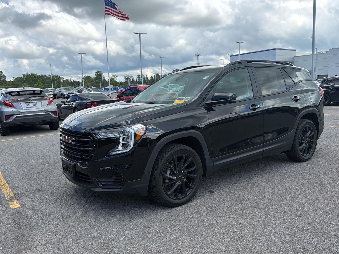 Used 2023 Ebony Twilight Metallic GMC SLE image 8